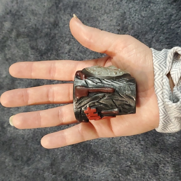 Hot Topic Red and Brown Bar Accessories for Dining - Picture 13 of 16